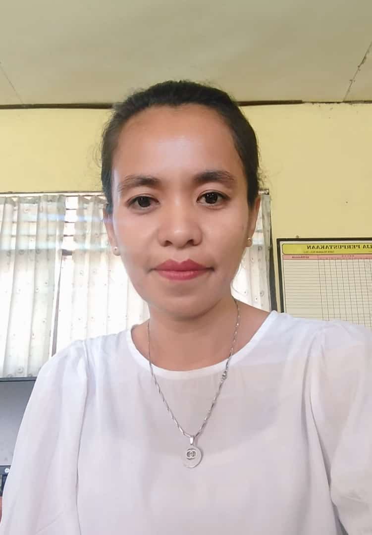 Astrada Ch Selli, Guru di SMA N 1 Fatuleu, Kab. Kupang
